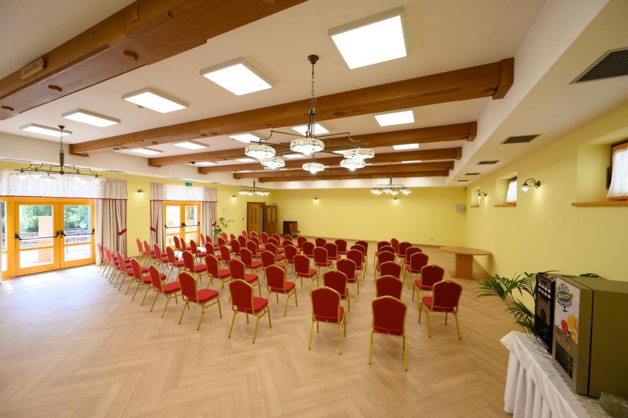 Hotel Julianin Dvor Habovka Exterior photo